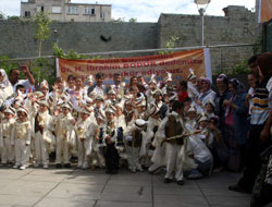 Trabzon’da 100 çocuk için renkli sünnet şöleni düzenlendi