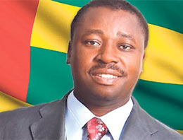 Darbeci kardeşine acımadı!