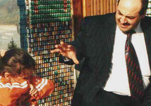 Üç kıta bu uzmanın peşinde