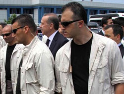 Korumalar Kaburga Kırdı