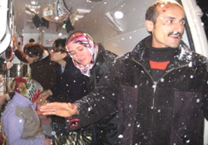 Hamile kadına 2 saatte ulaştılar