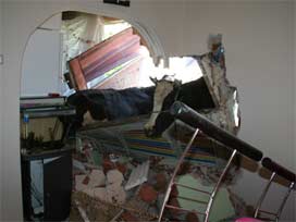 Kamyon eve girdi: 2 ölü