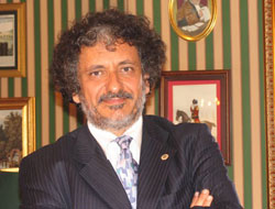 Bedri Baykam'a yine saldırdı