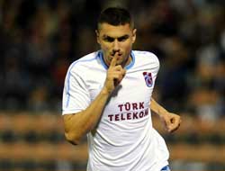 Forvette görev Burak Yılmaz'ın