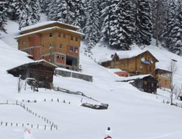 Rize'de kar kalındığı 60 santim