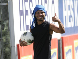 Alanzinho göz dolduruyor