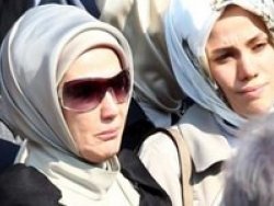 Emine Erdoğan gözyaşını tutamadı