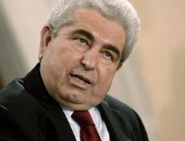 Rum lider KKTC'ne gözünü dikti