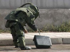 Şüpheli paketten ayakkabı çıktı