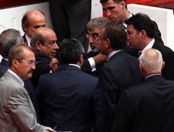 TBMM'de "Teröristsin, ş..." sözleri!