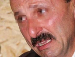 Alkollü kişi Valilik duvarına işedi!