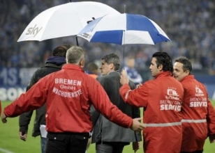 Markus Merk'e bira şişeli saldırı!