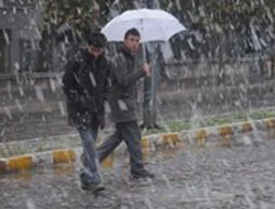 Kar sınır kapısını kapattı