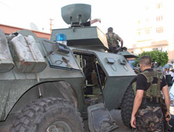 Polis kaçan teröristlerin peşinde