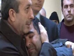 Bakanın göğsünde ağladı