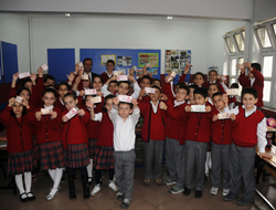 Okul harçlıklarını gönderdiler