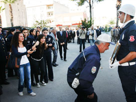 Şehit polisin kızı yürekleri yaktı!