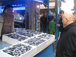 Vali Kızılcık Trabzon esnafıyla