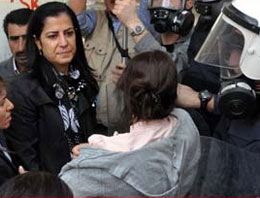 Vekil ve polisin maymun kavgası!