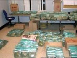 Van'a yardım kolisinde esrar şoku!