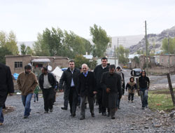 Bakan Depremzedelerle Cuma'da