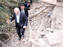 Bakan Bayraktar Fransa yolcusu