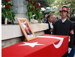 Şehit uzmanın cenazesi defnedildi