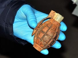 Mezarlıkta el bombası bulundu!