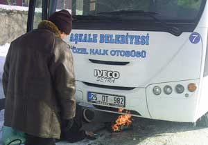 Erzurum'da araçlar dondu