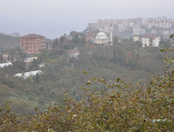 Trabzon’da kar yağışı köy yollarını kapattı, uyarı yapıldı
