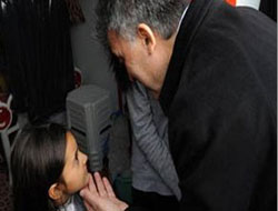 Çorap istedi ev sahibi oldu!