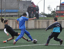 Bayanlar Erkeklerle maç yaptı!