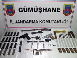 Evini imalathaneye çevirdi