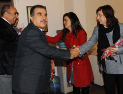 Gümrükçüoğlu'ndan jest!