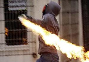 Polise bomba atarken eli koptu!