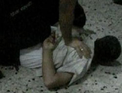 Neonaziler, Türk genci dövdü!