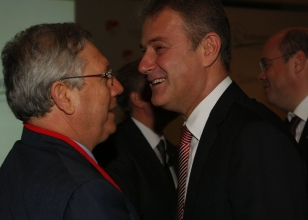 Yemeğe gelmeye korkuyorsunuz!