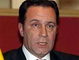 Öztürk: Kangrenli parmağı kesin