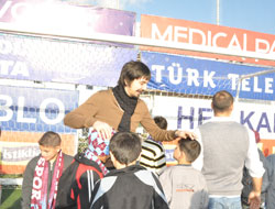 Tolga protestoya kızdı!