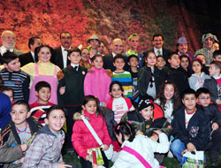 Bakan Bayraktar çocuklarla