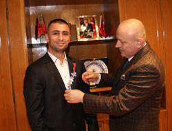 Kızılcık'tan Selçuk Aydın'a ödül