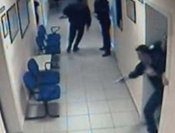 Trabzon'da polis amirini kovaladı