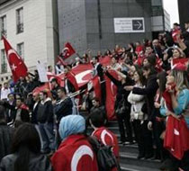 Paris'te Türk ayaklanması!