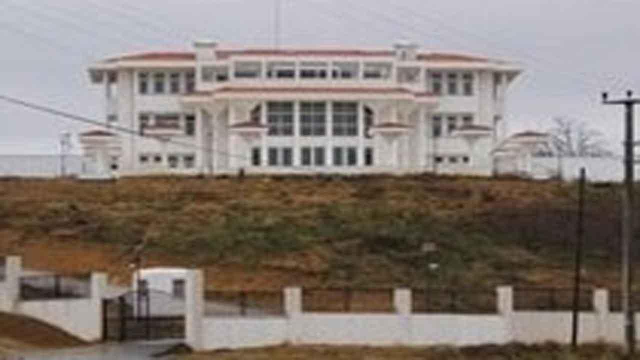 Sakarya Valisi yeni konutuna taşındı