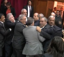 Vekiller birbirine girdi!