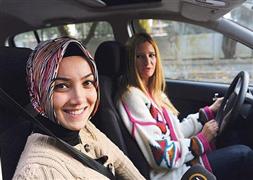 Başörtülü binince BMW bozuluyor!