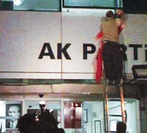AK parti binasına işgal!