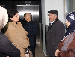 Bayan Kızılcık küçük Diyar'la...