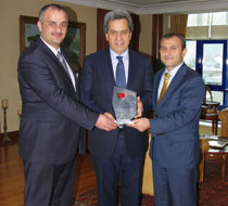 Trabzon'da Vakıf'a plaket!