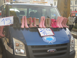 Trabzon’da zabıta aracı seyyar tezgâha dönüştü: İlginç görüntüler